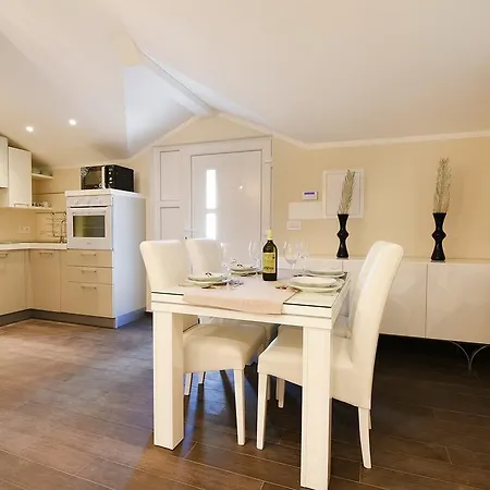Apartments Villa Zlatko Zadar Rum bild